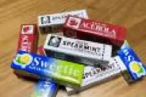 「いまだ復活の要望が多い伝説の板ガム「スウィーティガム」の味を再現した「スウィーティラムネ」が新発売」の画像