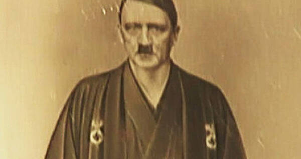 おぉ見たことない 着物を着たヒトラーの写真が発見される 紋はハーケンクロイツ 15年6月23日 エキサイトニュース