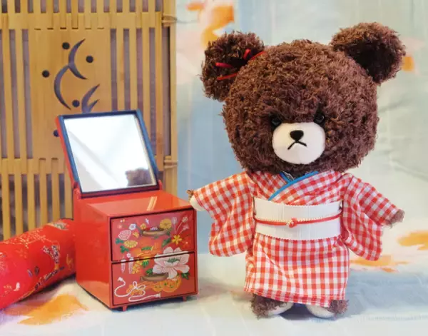 「ルルロロこけし可愛いっ！「くまのがっこう」×「伝統工芸」のコラボで初の和小物登場」の画像
