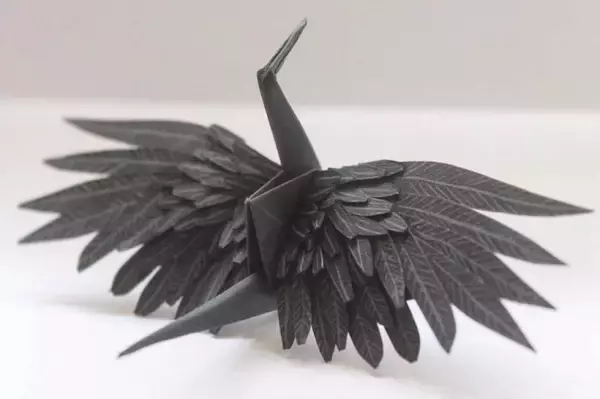 「独創的で美しい！折り鶴を365日インスタグラムで公開し続ける海外アーティストの作品」の画像