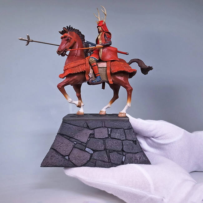 真田丸に合わせて登場 限定100体 真田幸村の騎乗像フィギュアが完全彩色 石垣台座で勇ましいぞ 16年1月19日 エキサイトニュース