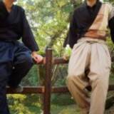 「こういうの待ってた！とネットがザワついたチノパンみたいな袴「チノばかま」に新色が登場」の画像2