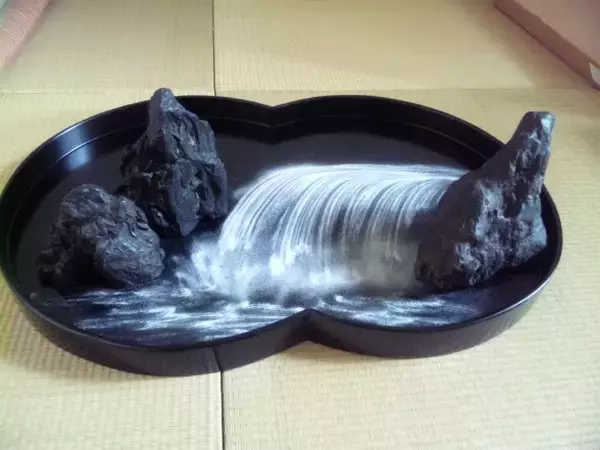 「芸術性高すぎる！「盆石」はお盆の上で自然を表現する知られぜる日本芸術」の画像