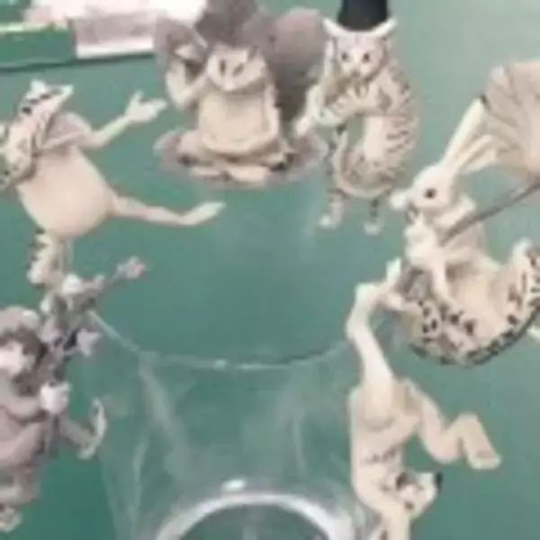 「鳥獣戯画の新フィギュア！現代人の行動を国宝のウサギとカエルが再現「いまどき鳥獣戯画」」の画像