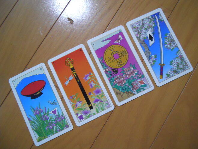 どうやって楽しむん！？百人一首でもいろはかるたでもない、その名も「浮世絵タロット」