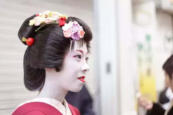 「浅草に振袖さん♪ 宴席に華を添えたい時は「振袖さん」でおもてなし」の画像