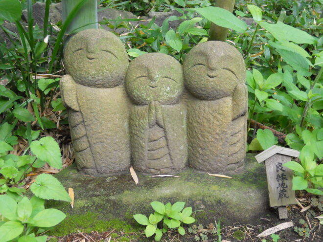 全部見つけられた 鎌倉 長谷寺の可愛らしいお地蔵さま 良縁地蔵 探し 17年5月24日 エキサイトニュース