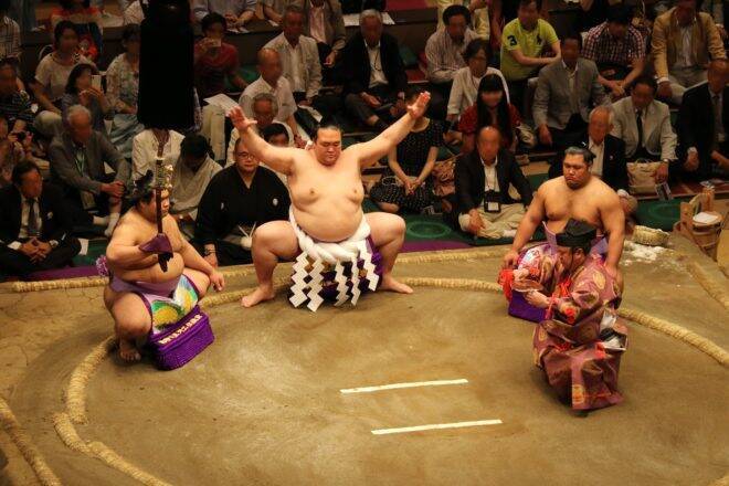 横綱の真っ白なしめ縄のルーツは白黒 最高位が横綱と呼ばれる理由もご紹介 17年9月16日 エキサイトニュース