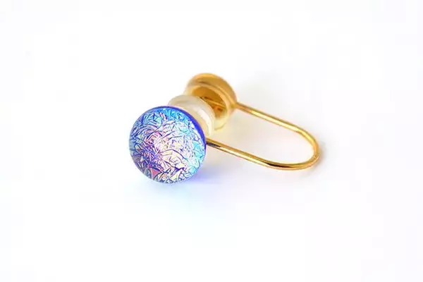 「ちはやぶる…百人一首の歌をイメージした京ガラスのイヤリングが素敵！」の画像