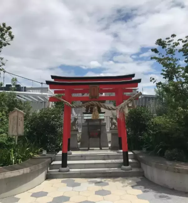 これは珍しい！ビルの屋上にある神社で御朱印がもらえるスポット３選