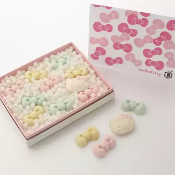 「ハローキティと京都の老舗「亀屋良長」がコラボした和三盆が可愛すぎ！」の画像