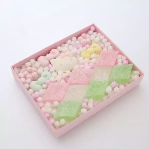 「ハローキティと京都の老舗「亀屋良長」がコラボした和三盆が可愛すぎ！」の画像