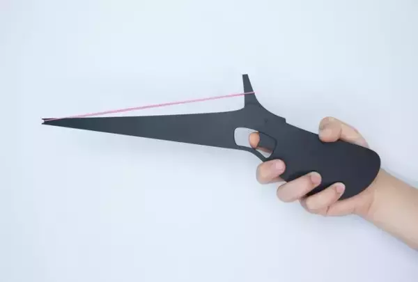 「センスの塊か！違いが微妙すぎる明朝体の”第3さんずい”に着目したアート作品が秀逸」の画像