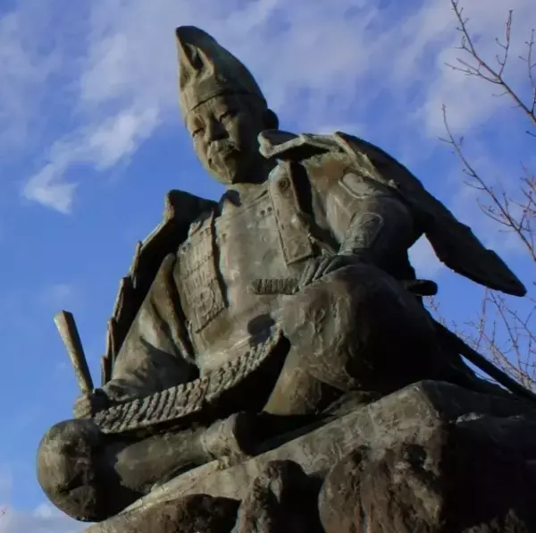 「源頼朝の家紋は「無紋」？頼朝と言えば笹竜胆だけど…。鎌倉武士の家紋文化」の画像