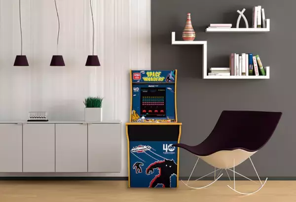 「懐かしいぞこの筐体！レトロゲームを3/4スケールのアーケード筐体で遊べる家庭用「ARCADE1UP」発売」の画像