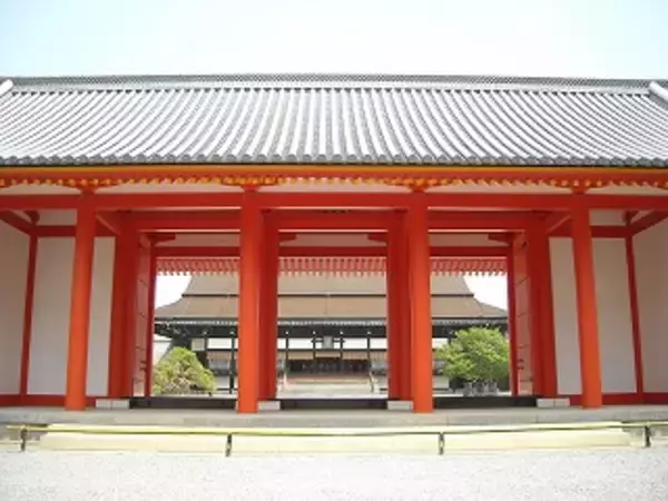 「祈りから始まる天皇の一日。儀式と礼拝に彩られた平安時代の天皇の暮らしをのぞいてみよう」の画像