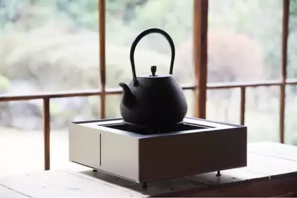 「現代的スタイルで炭火が楽しめるモダンデザインな卓上の火鉢が素敵！」の画像