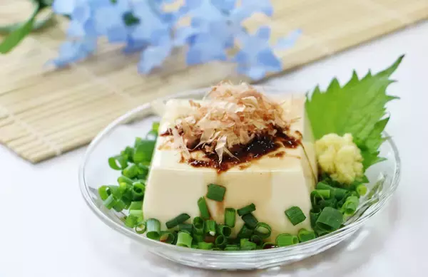 気になりつつスルーしてた…冷奴の「奴」ってどういう意味？冷奴の呼び方の由来について紹介