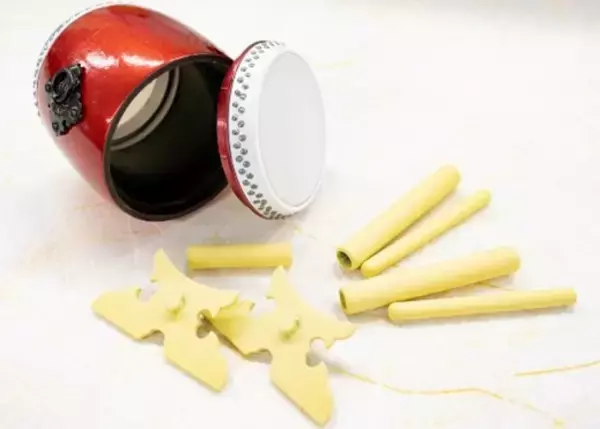 「叩くとちゃんと音が鳴るミニチュア和太鼓「マジで鳴る太鼓」にメタリックバージョンが登場」の画像