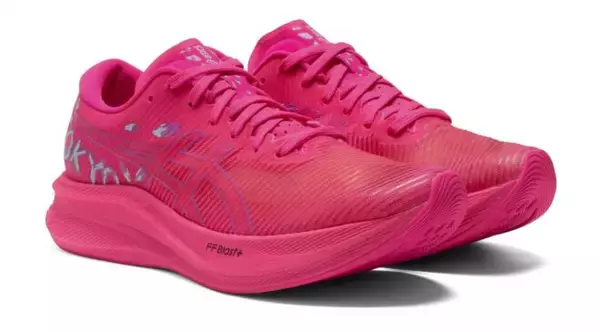 「日本の春の象徴「桜」がモチーフのランニングシューズがアシックスから発売！「東京マラソン2024」記念モデル」の画像