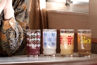 昭和レトロ食器『アデリアレトロ』から昭和45年に登場した柄「キャット」「タイルリーフ」が復刻！