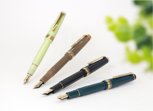 七十二候に登場する鳥から着想を得た筆記具「SHIKIORI ―四季織ー 野山の唄」が発売