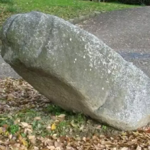 奈良・明日香村にある謎の石造物！その名も「マラ石」とは？正体不明の陽石のことを考えた