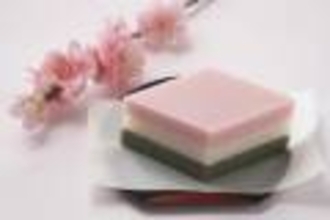 3月3日じゃない地域も？桃カステラ、流し雛…意外と知らない「ひな祭り」の地域差