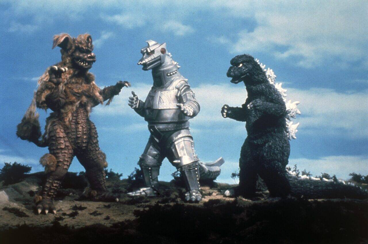 昭和49年公開『ゴジラ対メカゴジラ』がテーマのウイスキー「ゴジラウイスキー OKINAWA BLUE」が登場