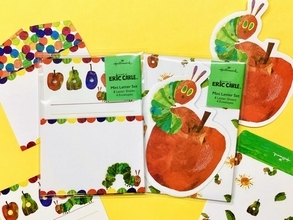 絵本『はらぺこあおむし』の魅力を閉じ込めたカラフルで鮮やかなミニレターセットが新発売