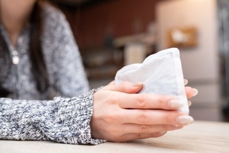 実は日本生まれの発明品！「使い捨てカイロ」が江戸の懐炉から世界の冬の必需品になるまで