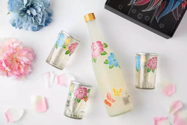 和太鼓の演奏で発酵を促し醸造したという日本酒「蓄音酒～レコ酒～」デザインも素敵！