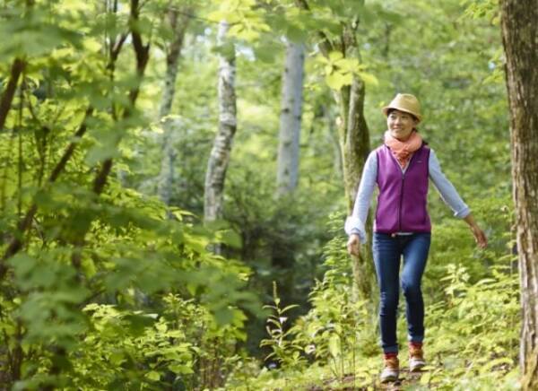 森と水の深呼吸 軽井沢で新緑の森を歩くリラックスアクティビティ 15年4月15日 エキサイトニュース