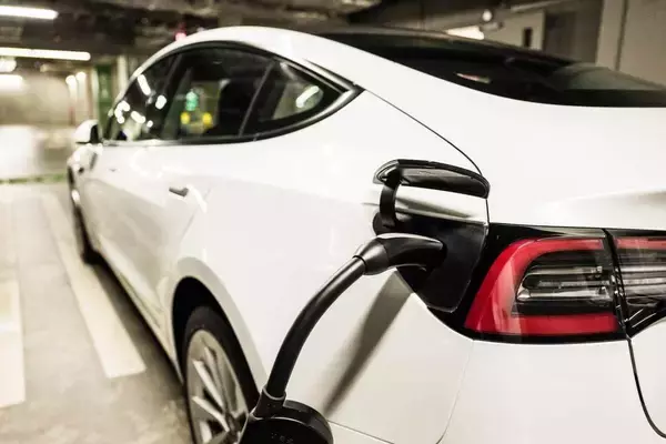 2022年は「EV元年」！ だが、運転経験者2割以下、保有率わずか1％...普及に課題 まずは乗ってみよう