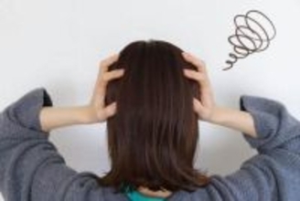 ママ友付き合いで...ストレスを感じやすい場面　3位「グループLINE／連絡網でのやりとり」、2位「PTA・役員・係の活動」、1位は？