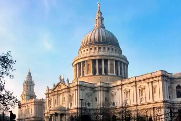 誤算だらけのメーガン妃？！ 現地メディア報じる...エリザベス女王「ツーショットはありえない」発言（井津川倫子）