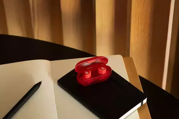 「「Beats」の完全ワイヤレスイヤホン　「Solo Buds」 原音に忠実なサウンド再生を実現」の画像