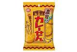 「コンビニ限定「濃厚！亀田のカレーせん」　通常より小さい一口サイズ」の画像1