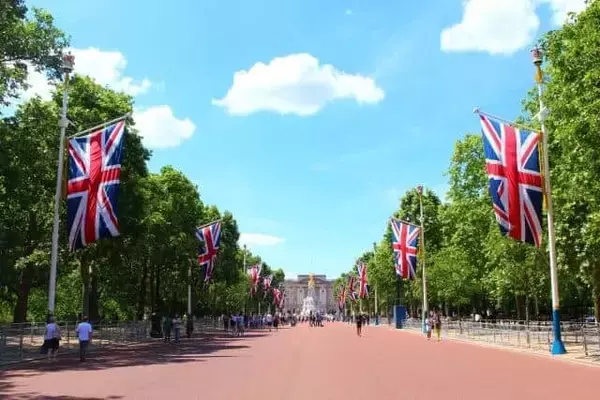 なぜかメーガン妃とヘンリー王子が大慌て？！ 「暴露本」とネトフリ番組、必死で「再編集」しようとする理由とは（井津川倫子）