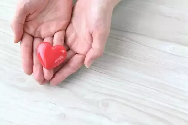 「晩婚化の原因は、出会いの遅れか？交際期間が長引いたからか？　あるいは、「見合い結婚」が減った影響もあるのか？【人口問題3】（鷲尾香一）」の画像