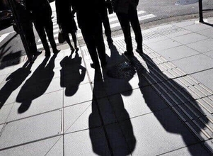 2023年の景気、「悪化」見込む企業4社に1社...昨年の2倍！「原料高・物価上昇・消費落ち込み」に加え、「インボイス」も懸念材料