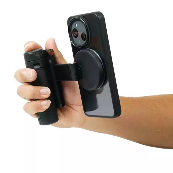 マグネット装着で三脚や自撮り棒にもなるスマホグリップ　ケンコー・トキナー