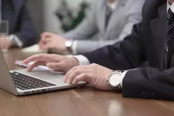 「職場の「マウンティング上司」いるチームや部署　仕事のパフォーマンスは「低くなると思う」83.3%」の画像