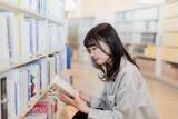 「図書館は増え、利用者は減る...いびつな「図書館離れ」 非正規職員は低賃金、課題山積み（鷲尾香一）」の画像1