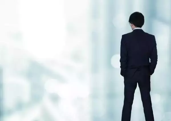 上司が「遠慮している」「過度に気を使っている」と感じる場面　3位「業務外の会話」、2位「プライベートなことを聞く」、1位は？