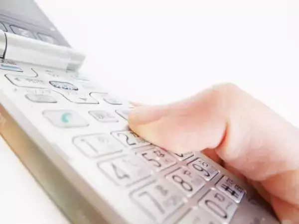 「さらば、ガラケー！」auの3G回線は今月末終了...他社も数年内に でも、「終焉の時」知らないユーザー3割以上！