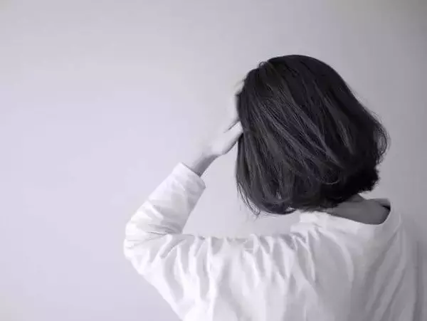 仕事での悩み「誰にも相談しない」が最多3割超... 理由は「相談しても解決しないから」？！