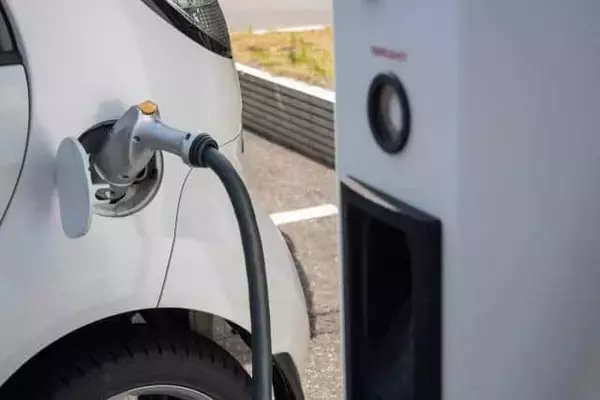 ソニー×ホンダ EV開発で異業種連携 米IT大手の動きにらみ「号砲」！