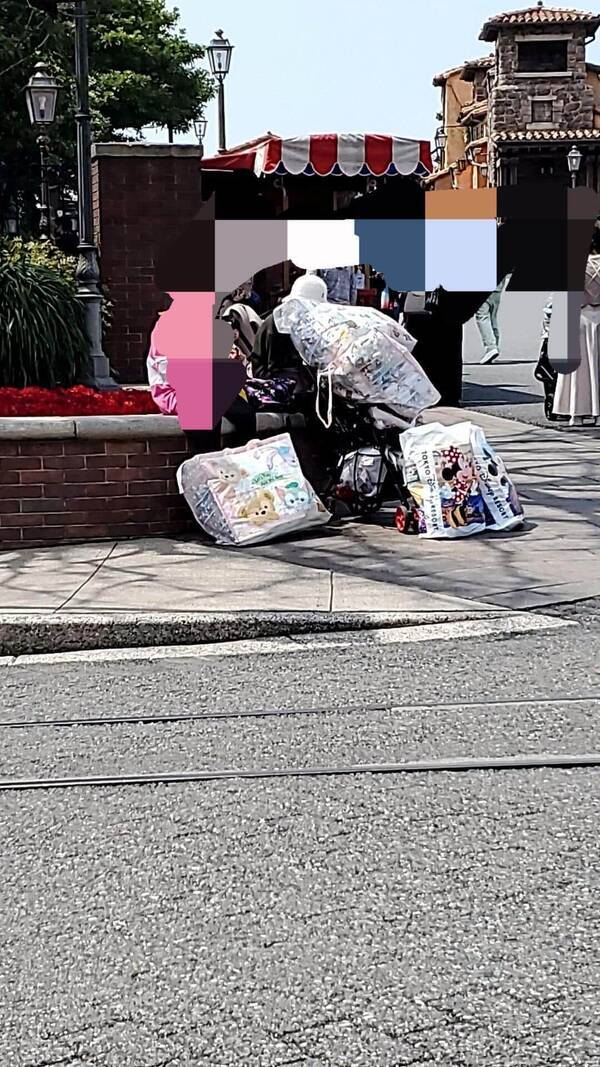 東京ディズニーシーでグッズ買い占め 転売か ニセ赤ちゃんまで 目撃談 22年4月12日 エキサイトニュース 東京ディズニーシーでグッズ買い占め 転売か ニセ赤ちゃんまで 目撃談 22年4月12日 エキサイトニュース