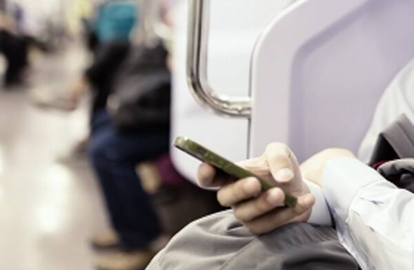 社外秘 書類を電車内で読むバカ パソコン画面も覗かれている 14年12月11日 エキサイトニュース